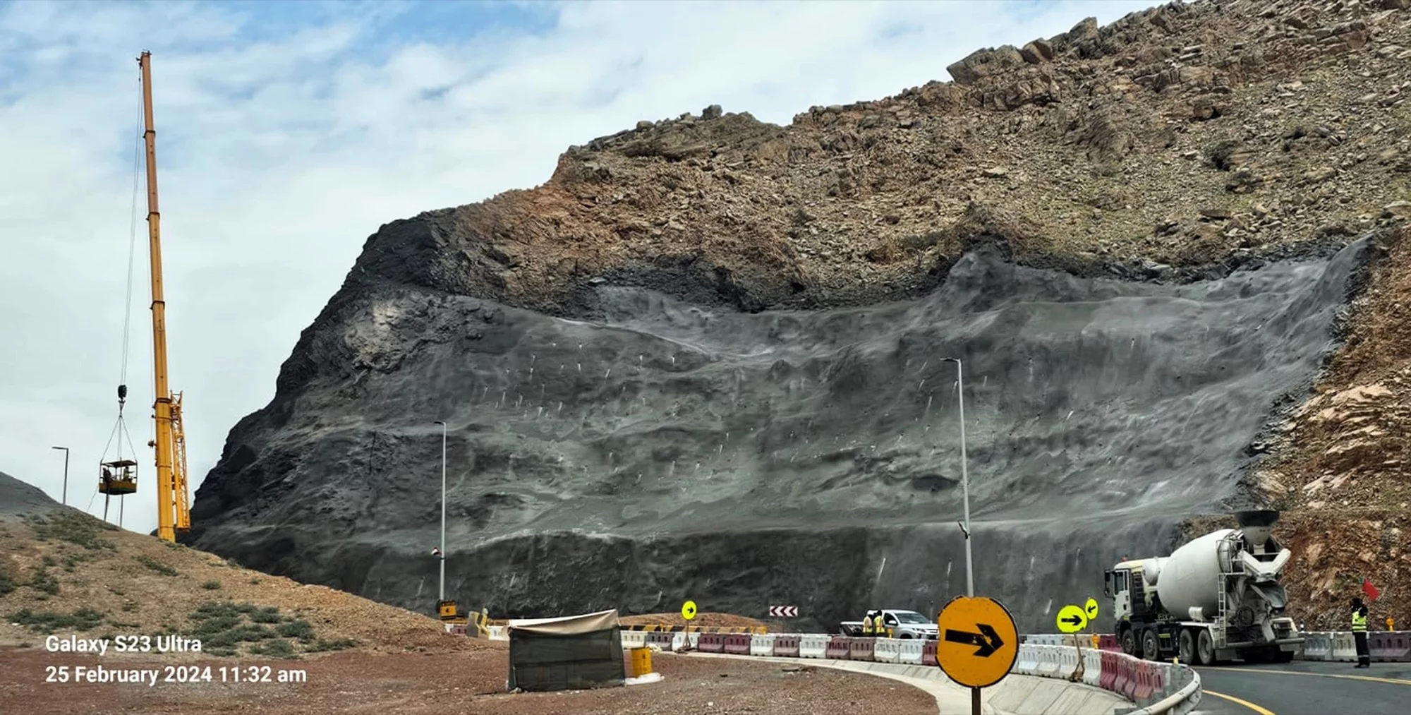 Mibrih Road mountain alignment with extensive rock slope stabilization and crane works